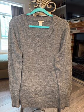 H&M Gray V-Neck Women's Sweater
